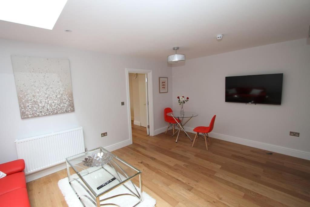 Lovely One Bed Apartment-Near All Transport-Village-Freeparking Londres Extérieur photo